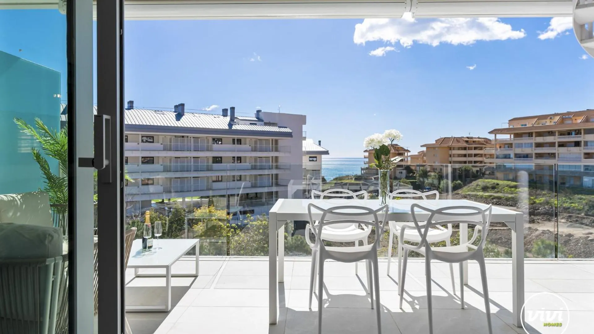 Vivi Homes - Dior Pool, Terrace & Sea View Apartman Fuengirola