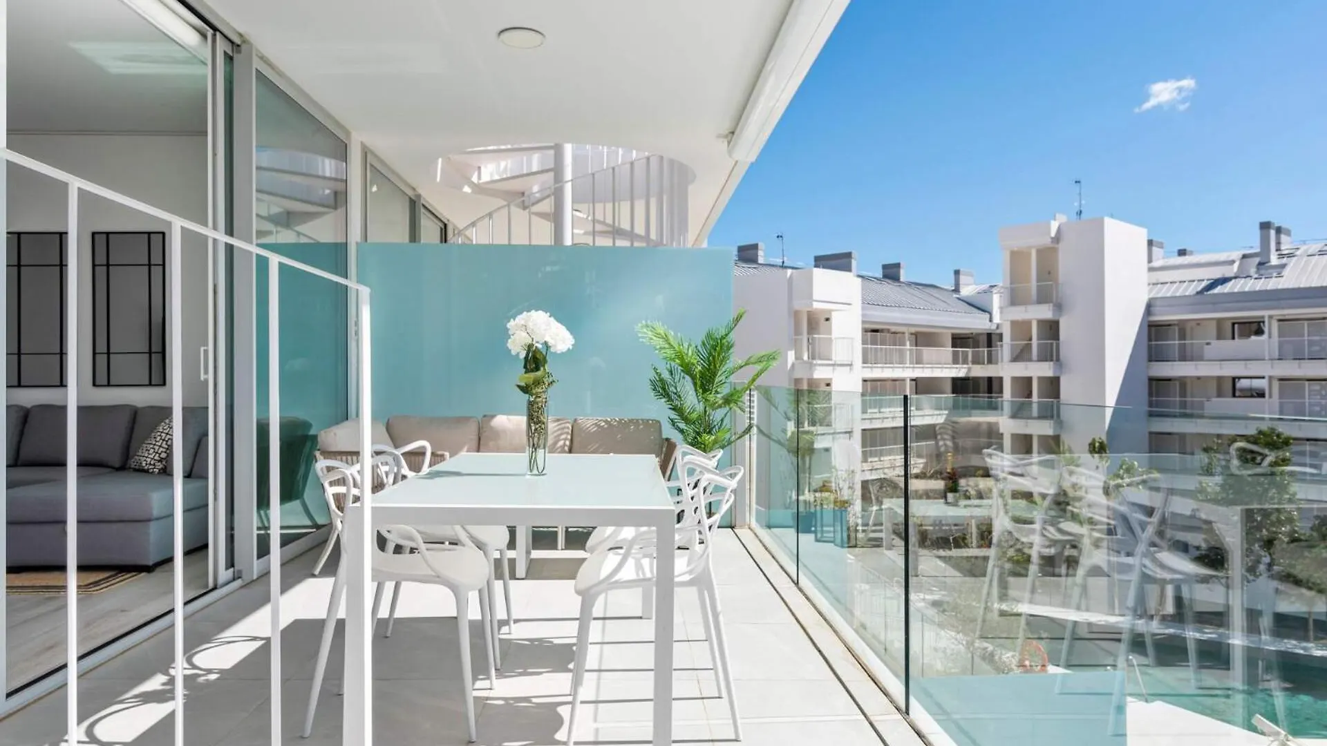 Vivi Homes - Dior Pool, Terrace & Sea View Spanyolország